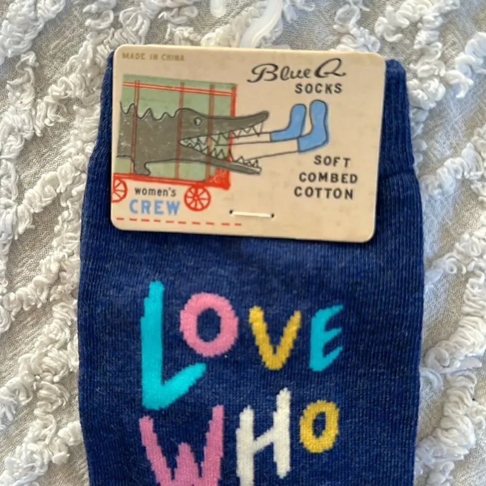 Blue Q Womens Cotton Crew Socks Love Who You Love